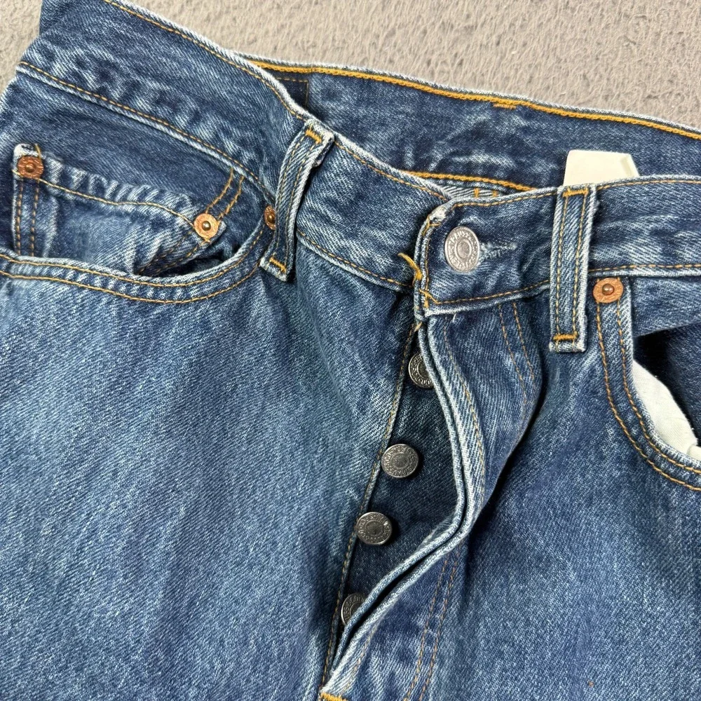 Vintage Levis 501 Jeans Mens 32x32 Blue Button Fly Denim Classic Straight Y2K
